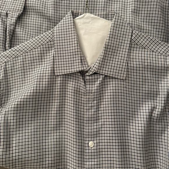 Bloomingdale's Contemporary Fit Button Down Shirt. - Picture 3 of 3